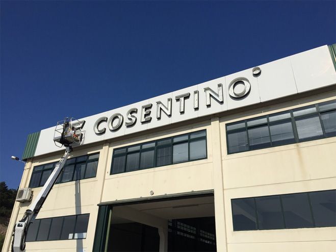 NEONARTE mantenimiento de nombre comercial en fachada
